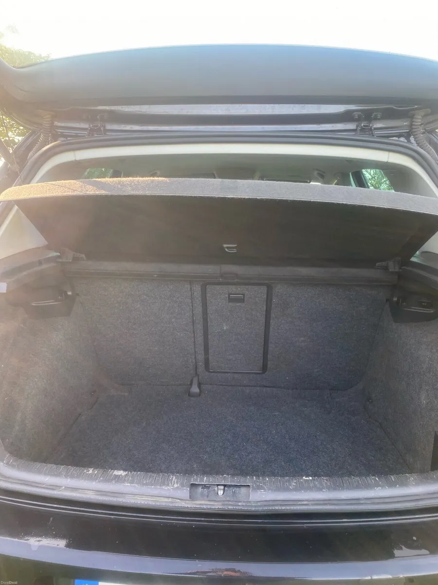 Volkswagen Golf 2010 - Image 5