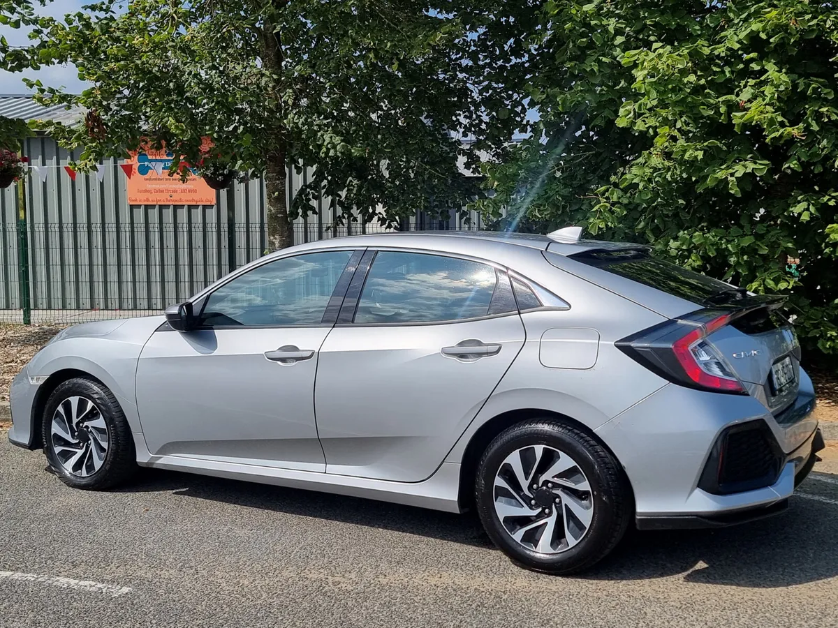 €11900 Honda Civic 2019 diesel ⛽️ nct&tax €11900 - Image 4