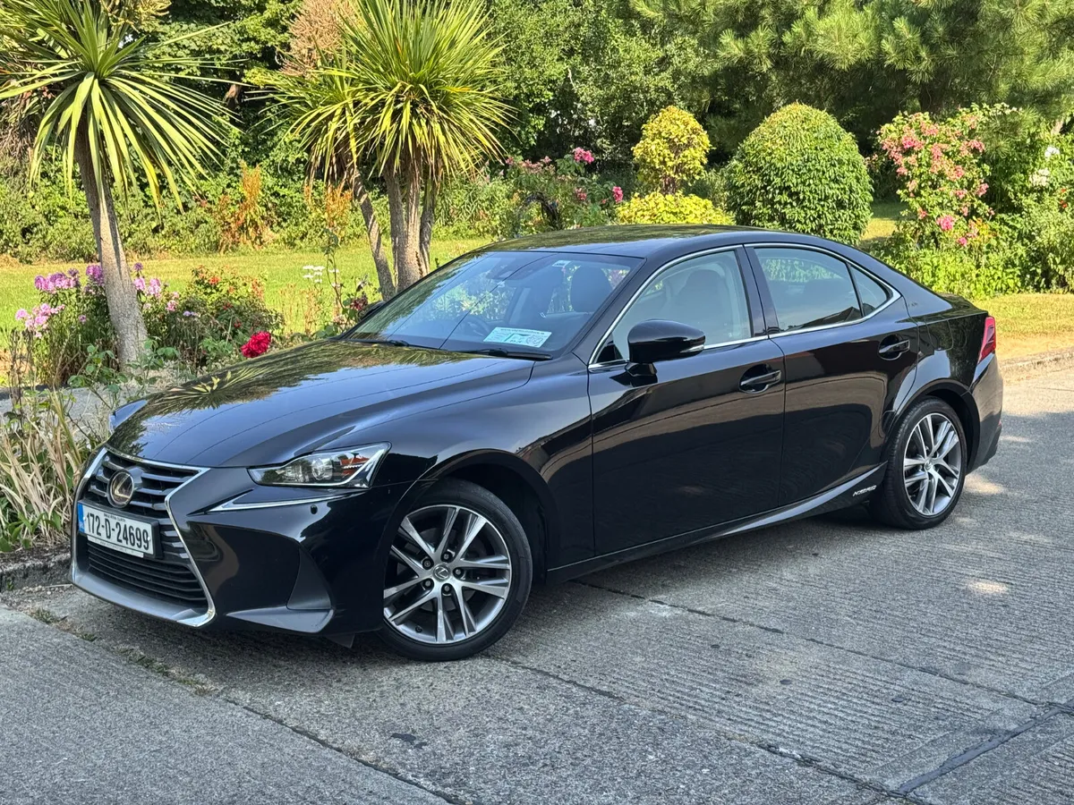 172  LEXUS IS300H 2.5 HYBRID EXECUTIVE EDITION - Image 2