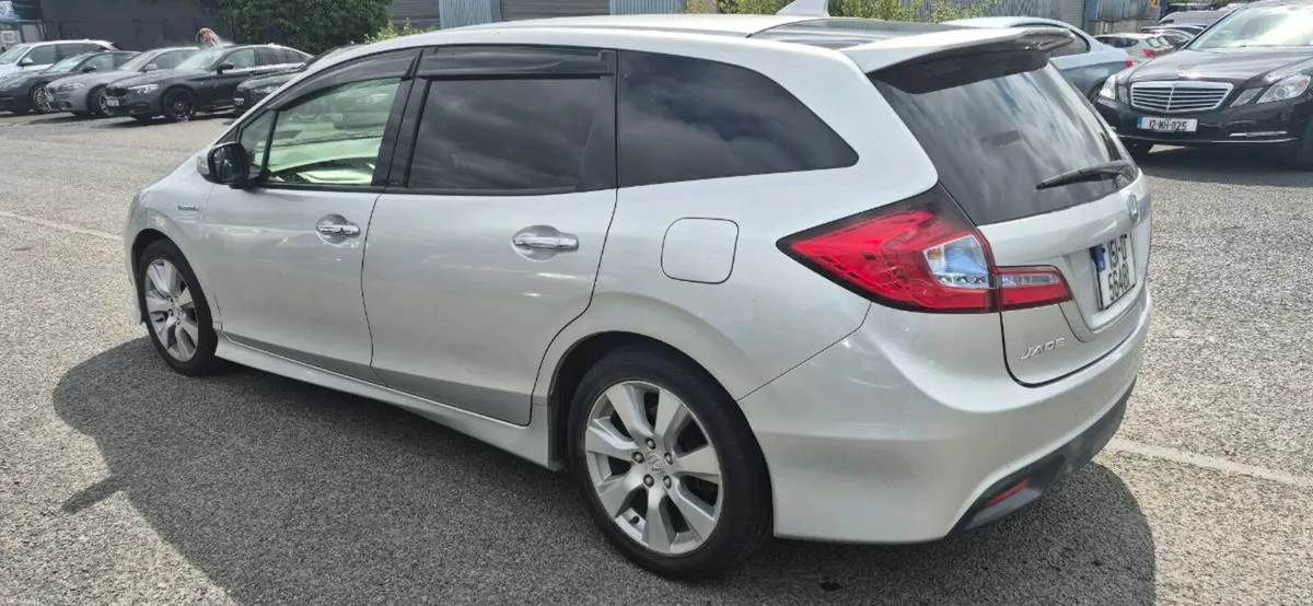 Honda Jade - Automatic - 6 seats - Image 4