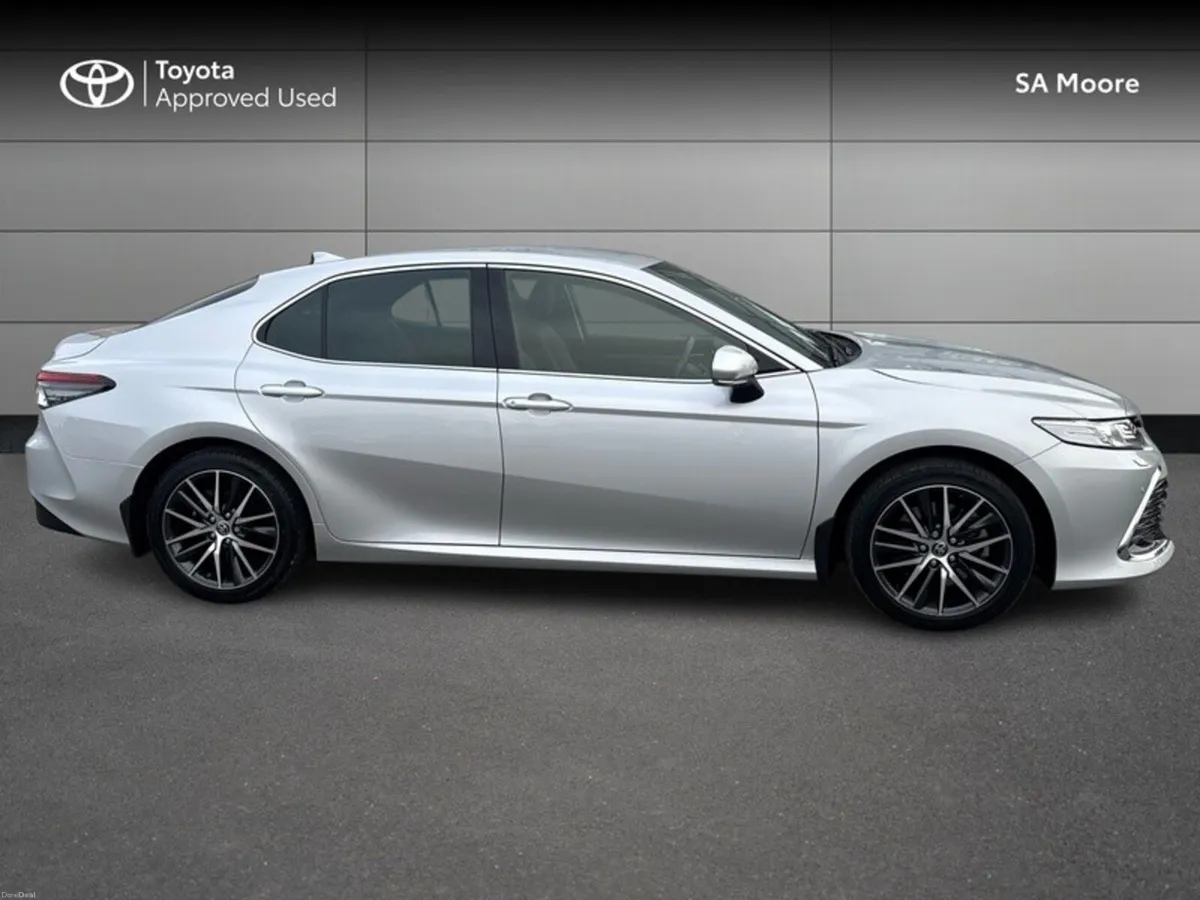 Toyota Camry PLATINUM EDITION - Image 3