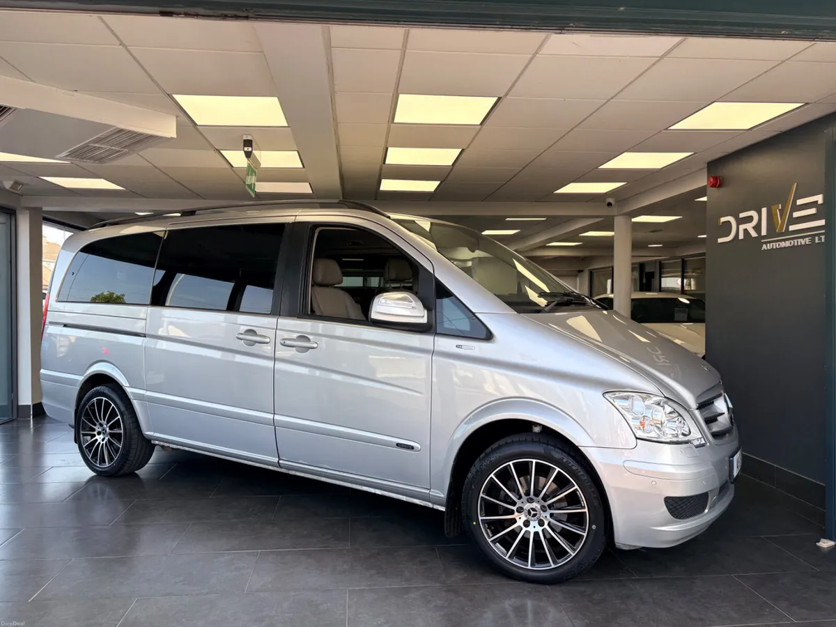 2014 mercedes v class mini van 8 Seats***Warranty* - Image 1