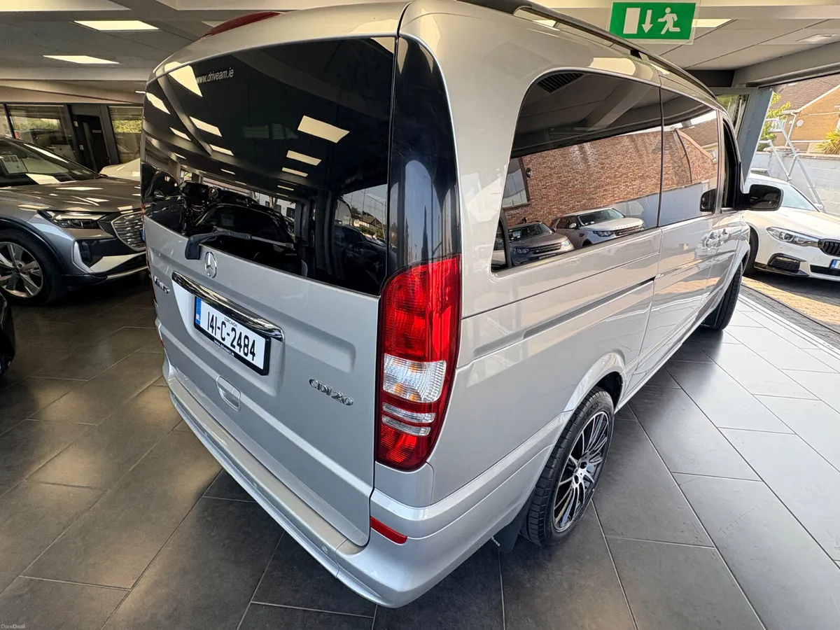 2014 mercedes v class mini van 8 Seats***Warranty* - Image 5