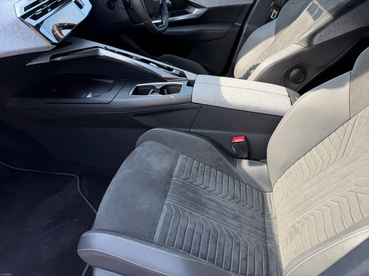 2024 Peugeot 3008 eGT - Image 6
