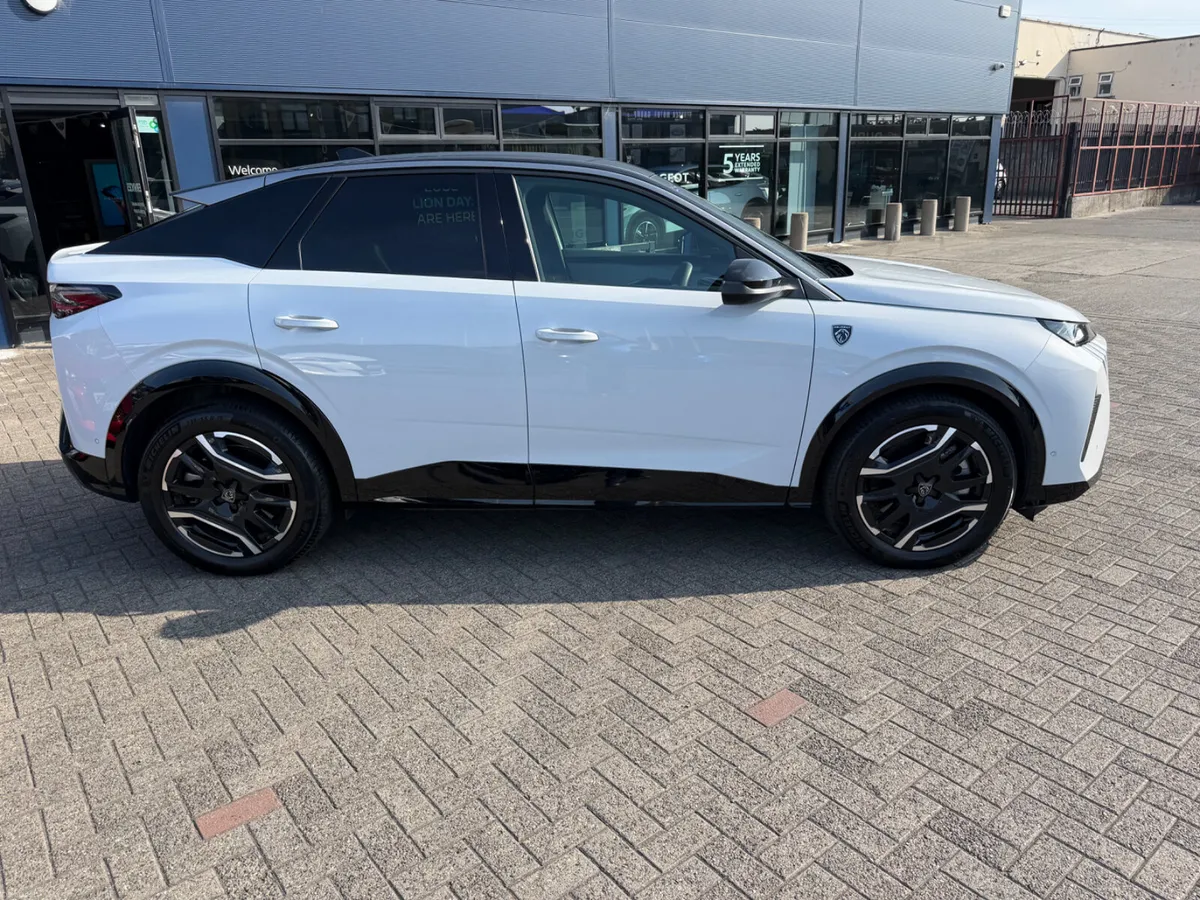 2025Peugeot 3008 eGT - Image 3