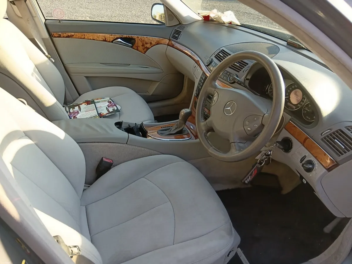 Mercedes benz E200 - Image 6