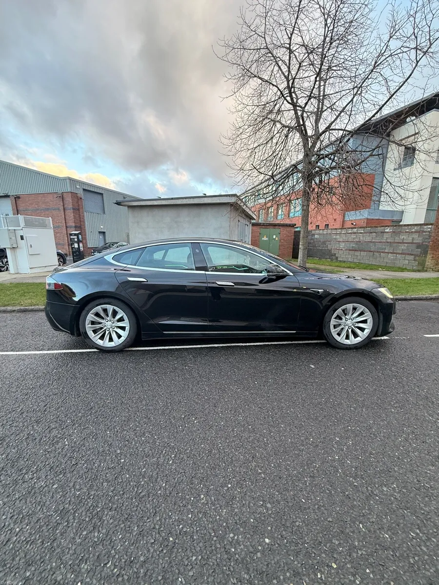 TESLA MODEL S - Image 3