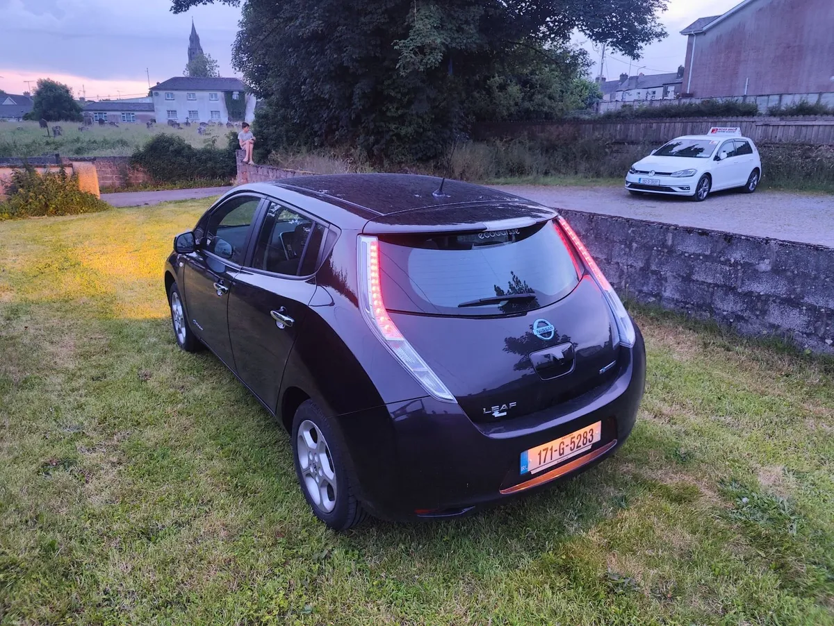 Nissan Leaf 2017 - Image 2