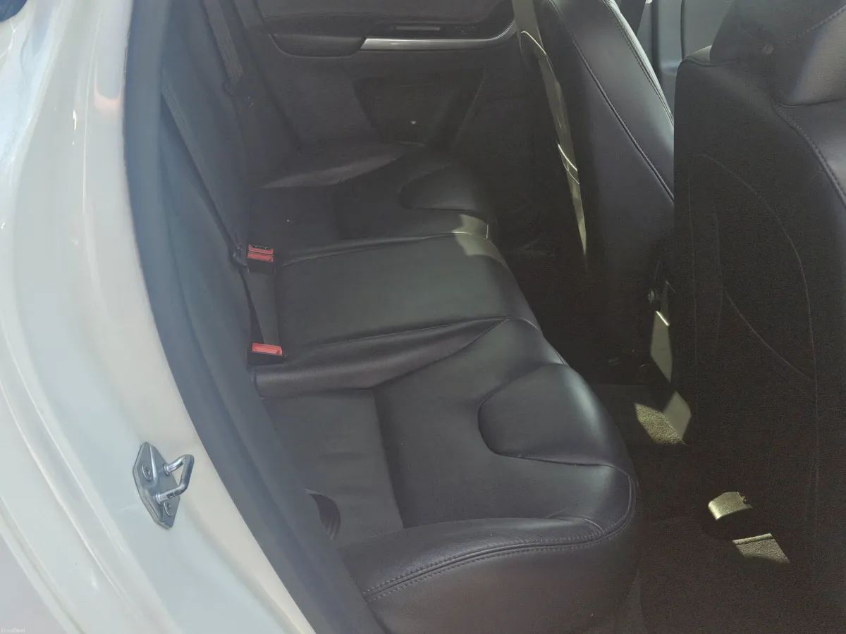 Volvo XC60 2017 automatic - Image 4