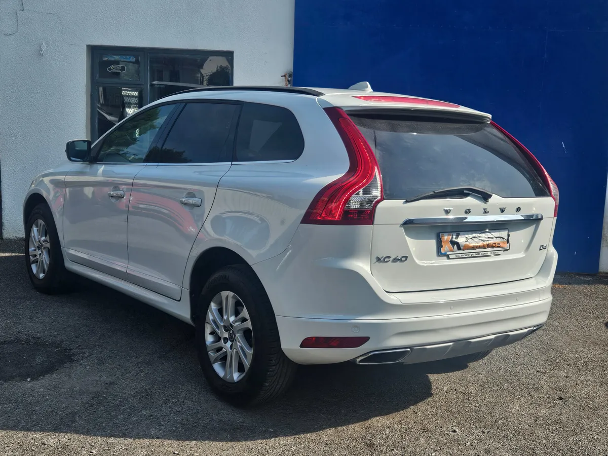 Volvo XC60 2017 automatic - Image 2