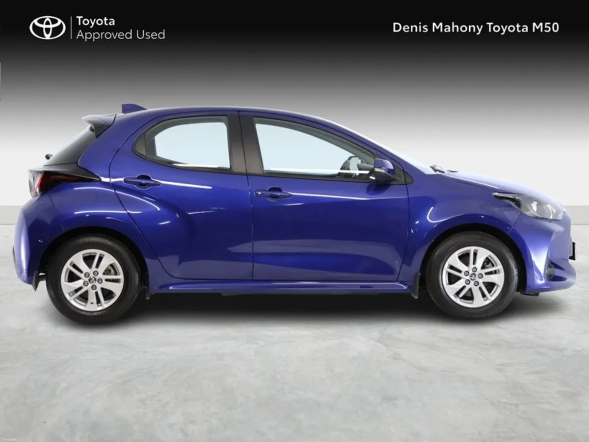 Toyota Yaris Luna Hybrid - Image 3