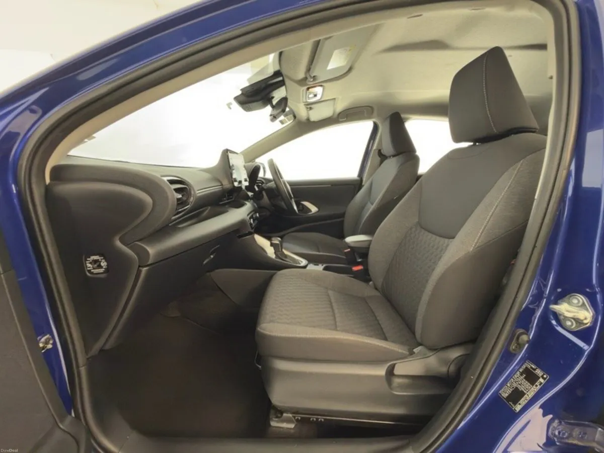 Toyota Yaris Luna Hybrid - Image 6