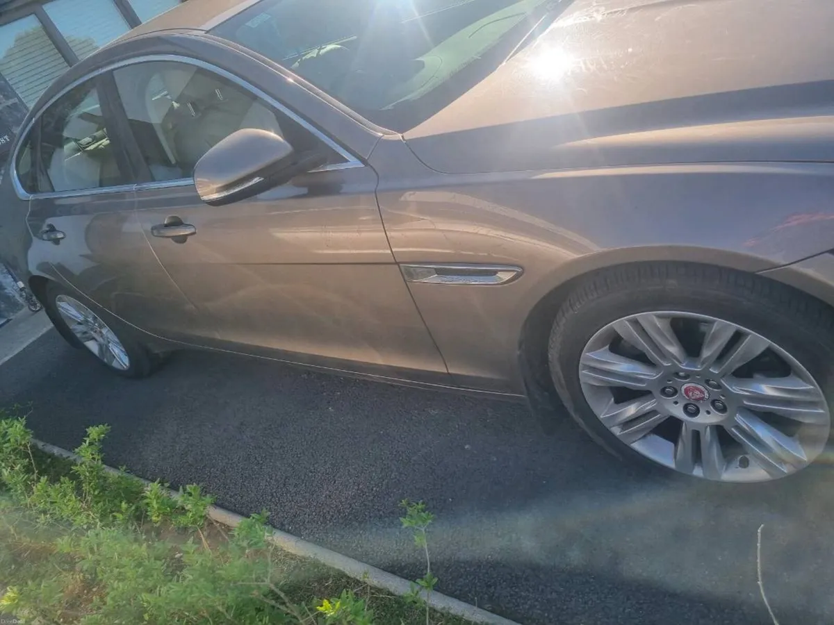 2016 Jaguar XF - Image 1