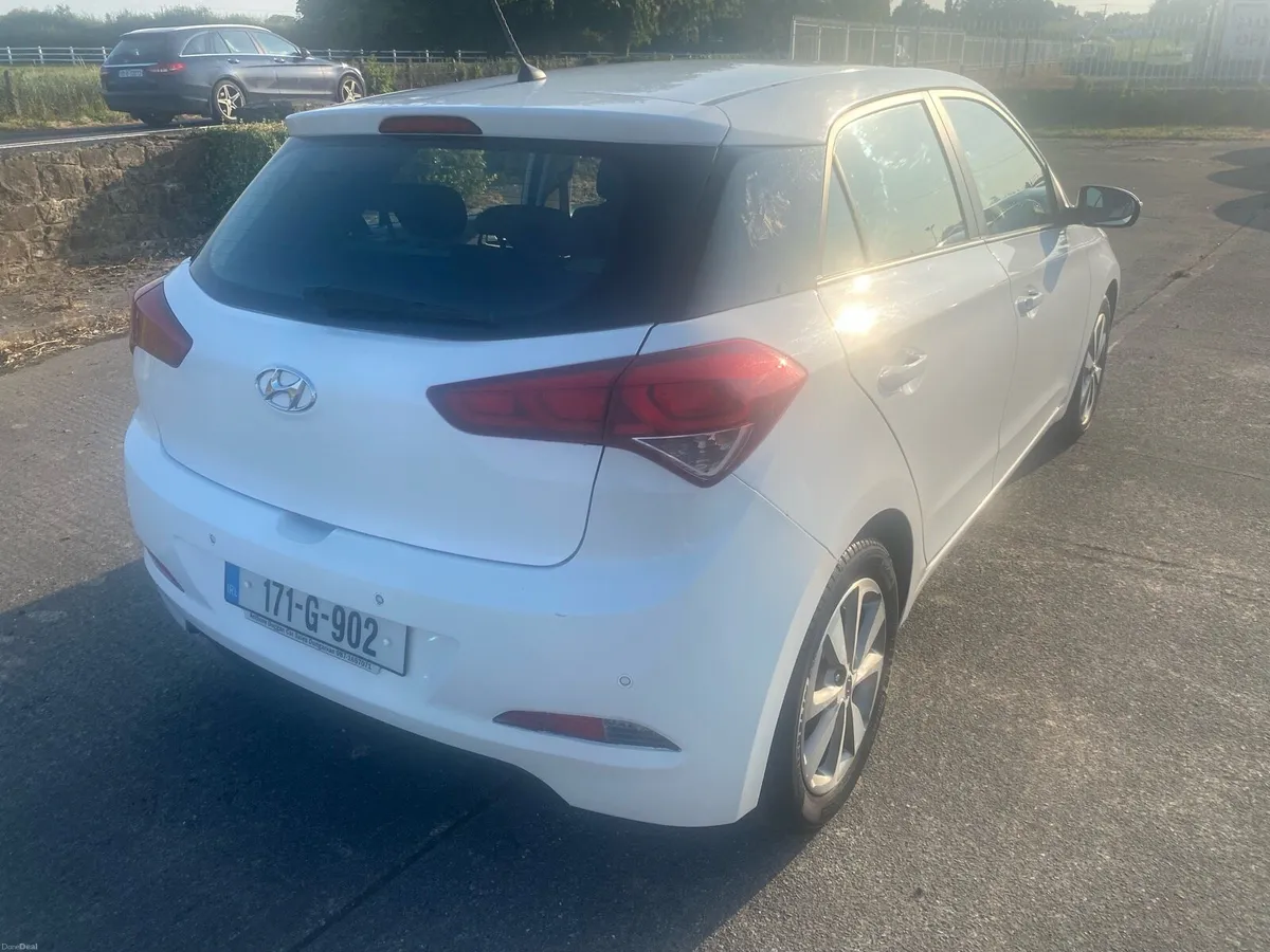 Car - Image 4