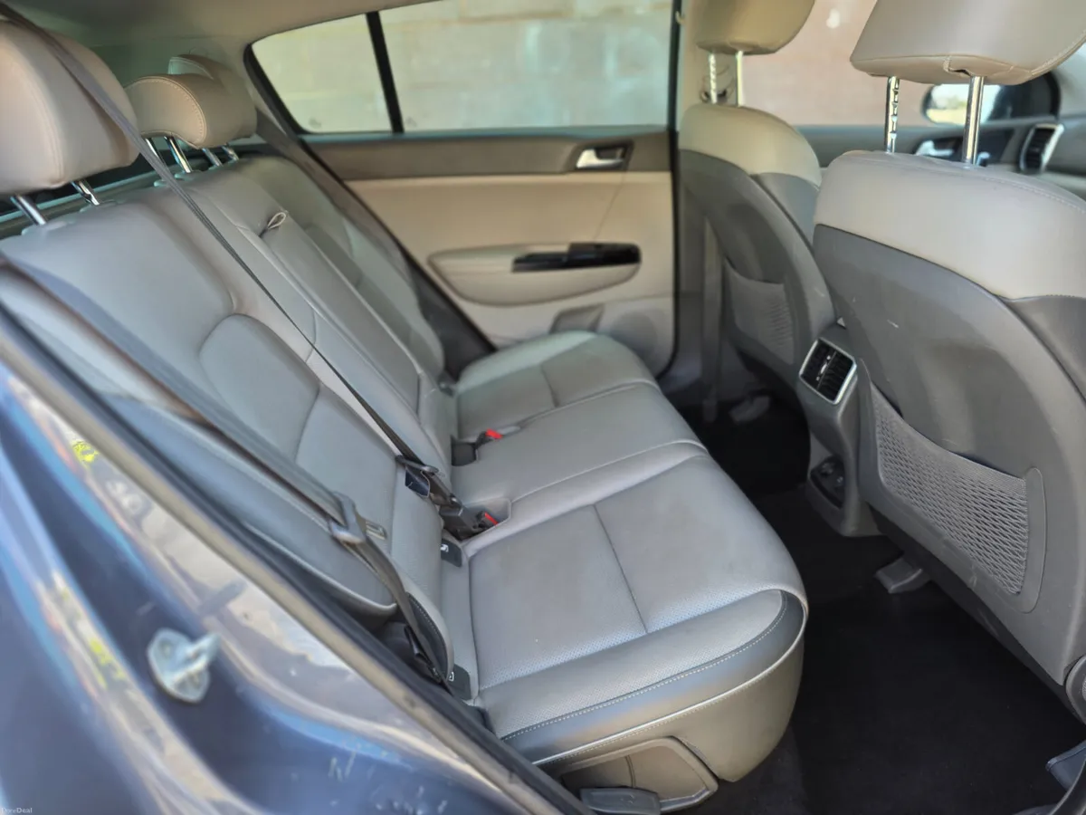 Kia Sportage 1.7 Diesel PLATINUM - Image 6