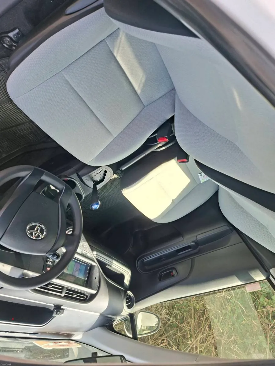 TOYOTA AQUA 2017 HYBRID AUTOMATIC ONLY 100KM - Image 5
