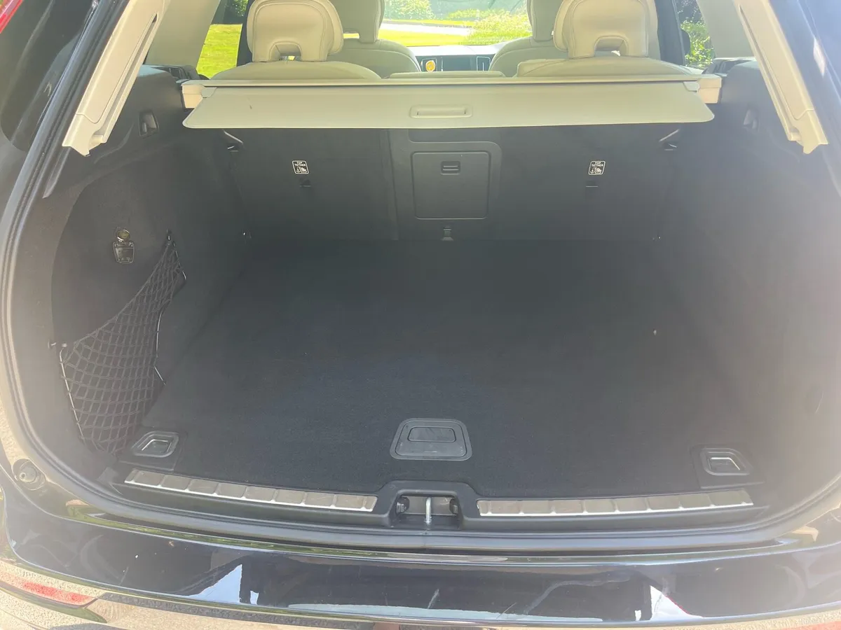 Volvo XC60 TPlus Petrol Plug In  Hybrid - Image 6