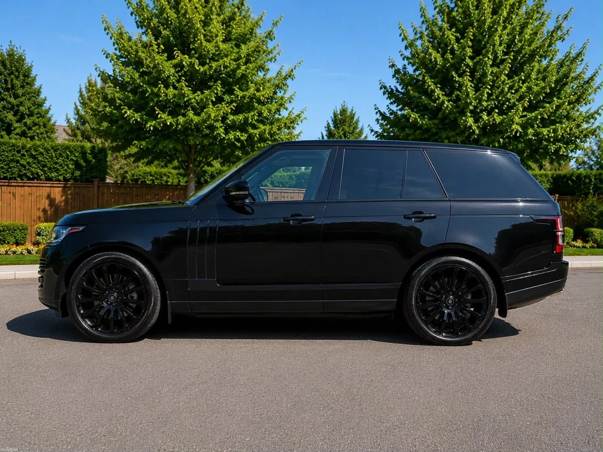 Range Rover - Image 1