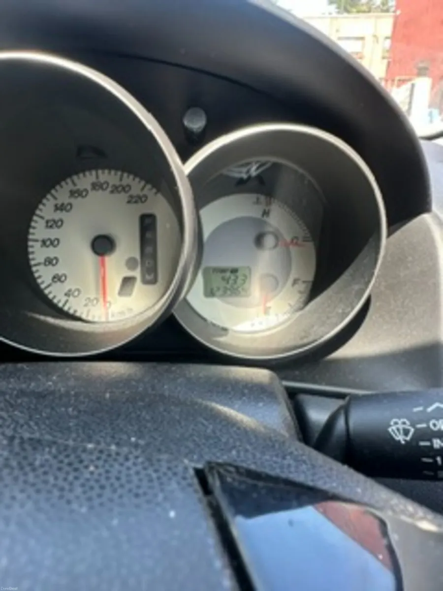Mazda 3 AUTOMATIC 1.6L - Image 2
