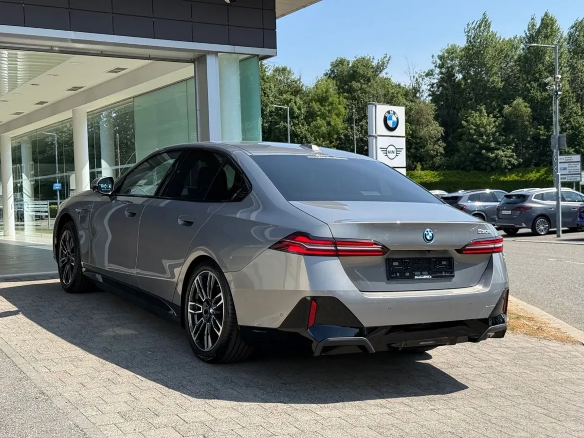 BMW 5-Series 530e M Sport Saloon - Image 2