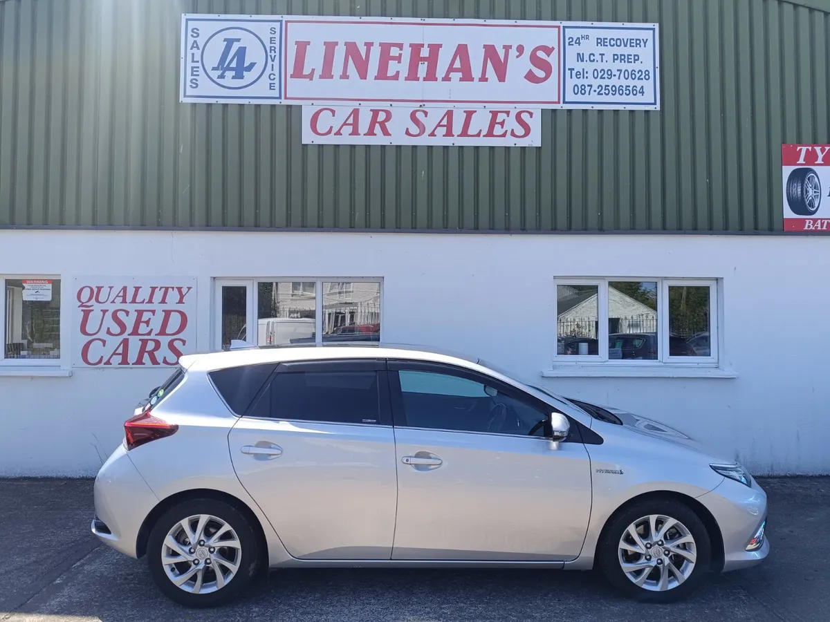 Toyota Auris Hybrid only 50,000km! Like New! - Image 3