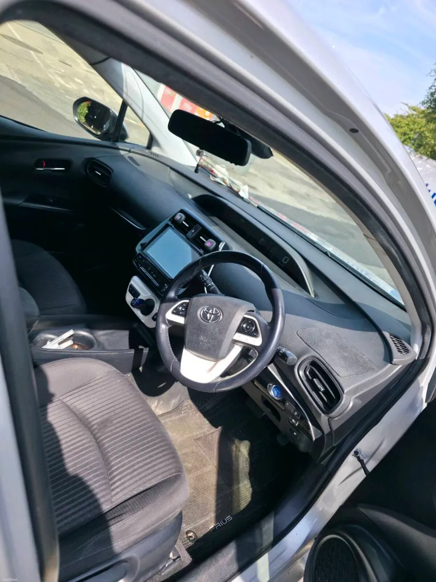 2016 Prius in immaculate condition - Image 5