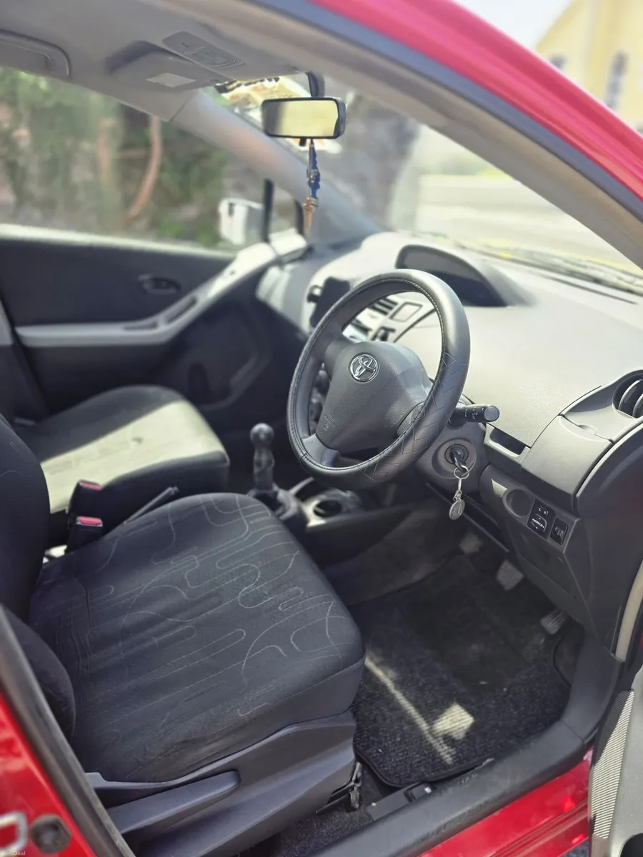 Toyota Yaris 2011 - Image 3