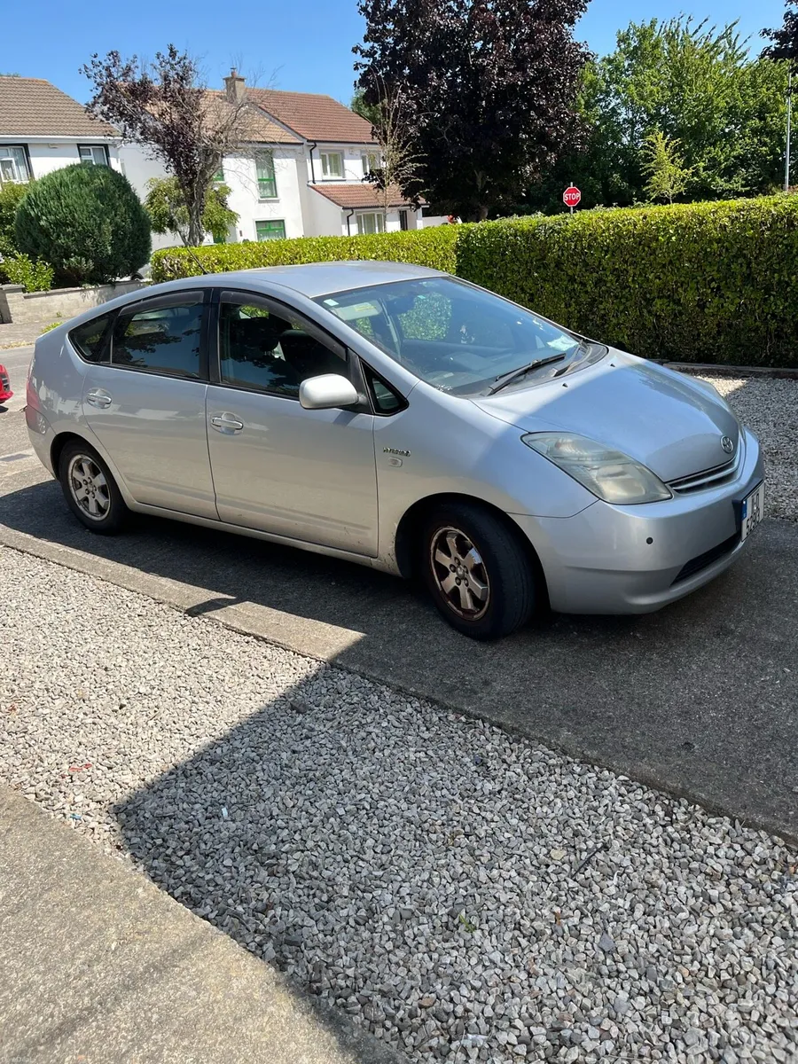 Toyota  Prius 1.5 Automatic 2012 - Image 1