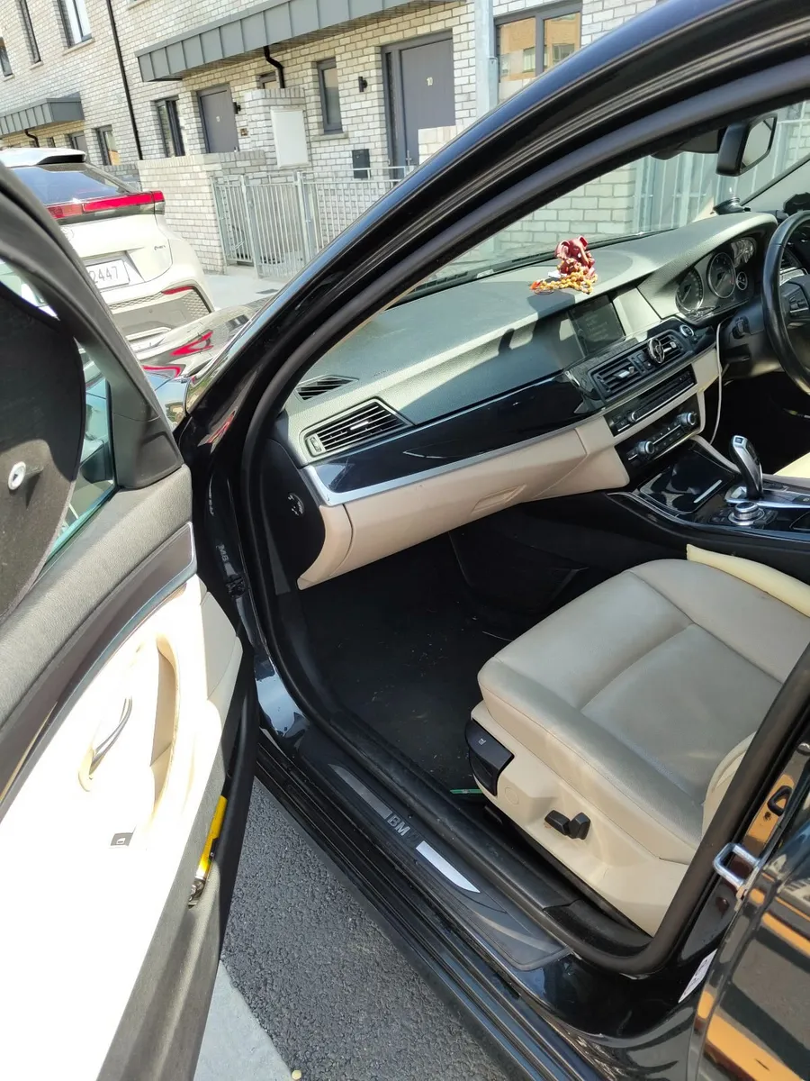 BMW 5-Series 2012 - Image 6