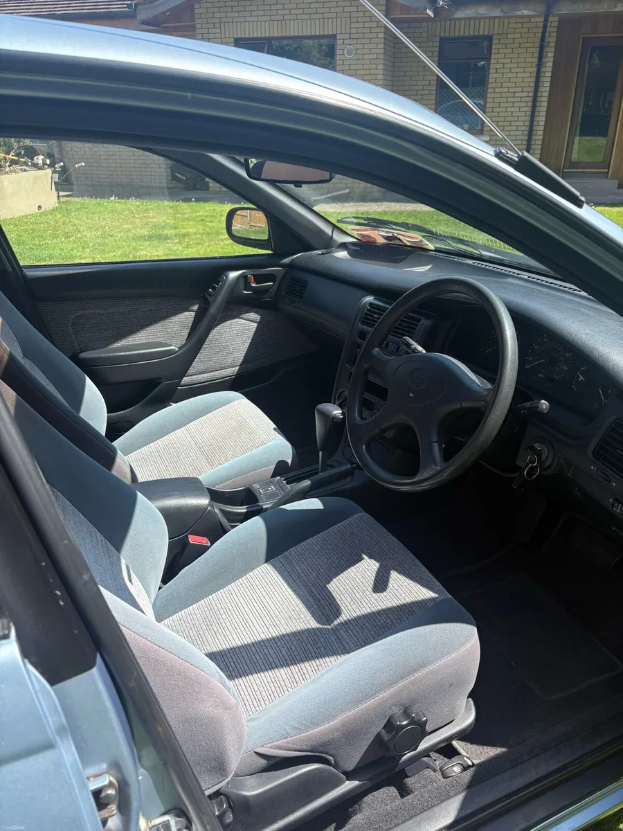 Toyota Carina e hatchback - Image 1