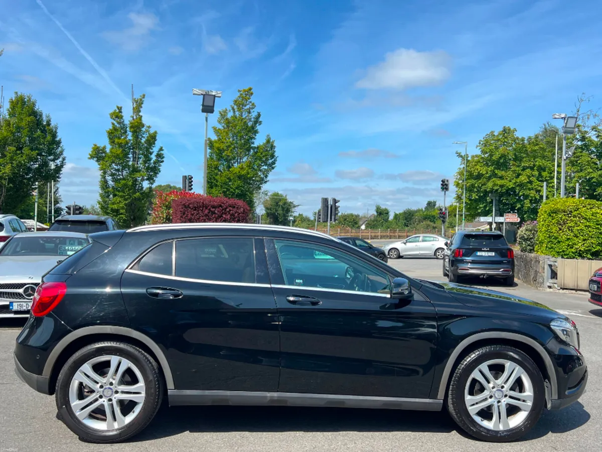 Mercedes-Benz GLA 180 AUTO PREMIUM *LOW KMS & HUGE - Image 4