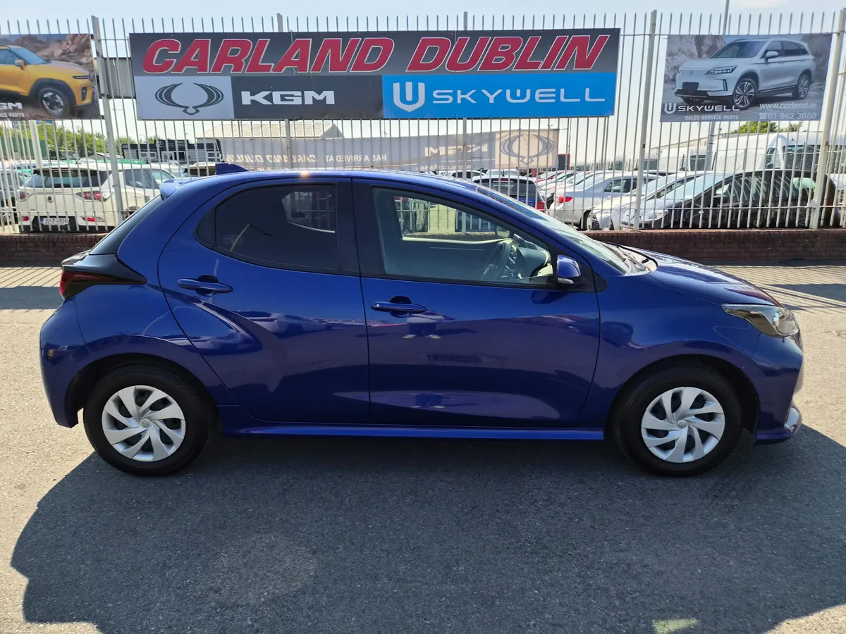 Toyota Yaris 2022 - Image 2