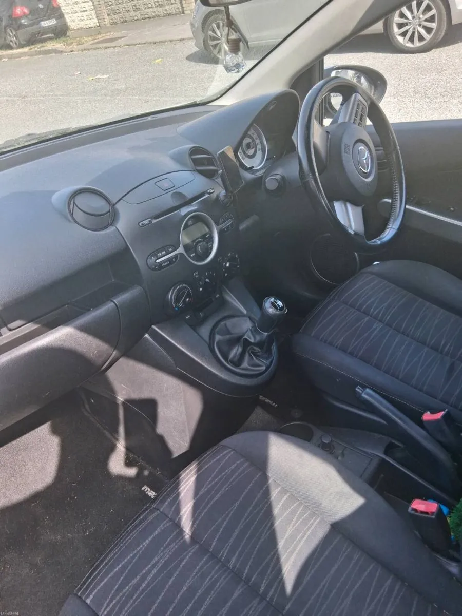 Mazda 2 - Image 4