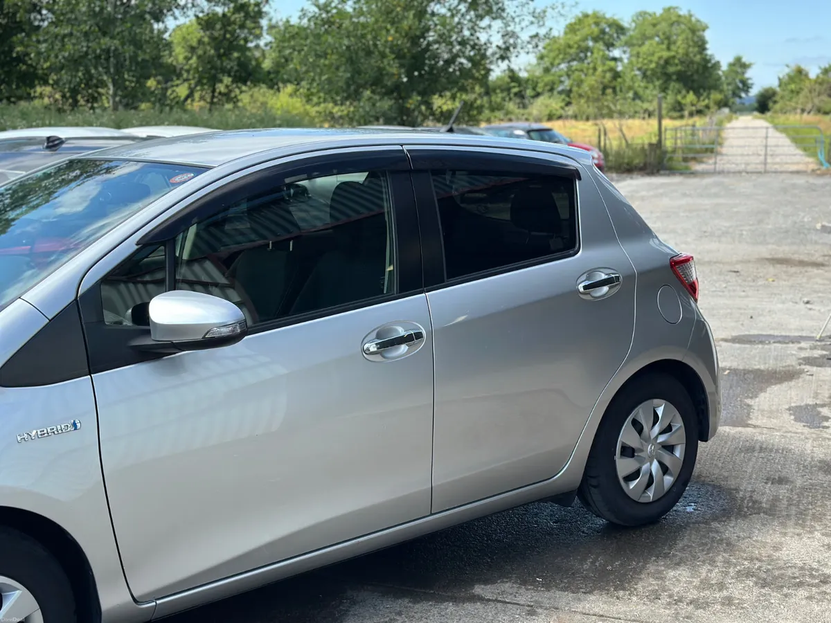 TOYOTA YARIS HYBRID 2019 low mileage - Image 3