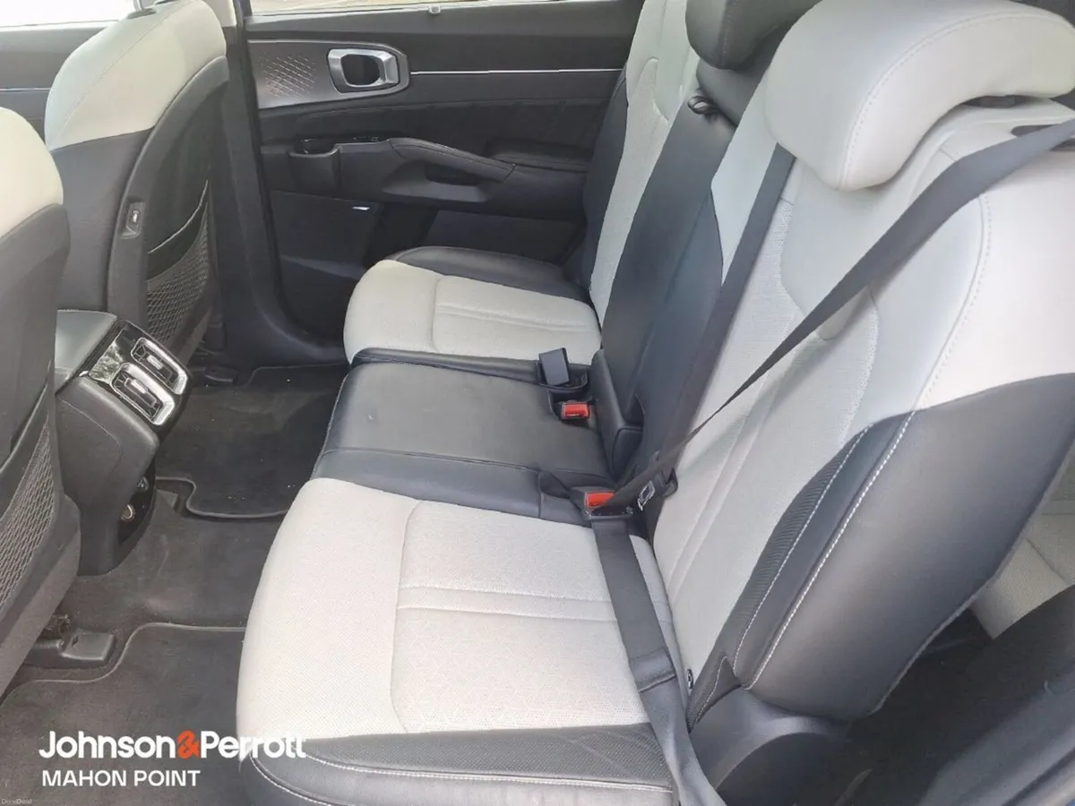 Kia Sorento 1.6 PHEV K4 4X4 7 seats TOP SPEC - Image 5