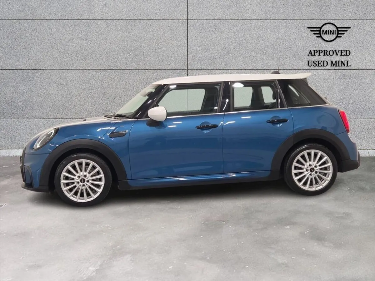 Mini Cooper 5-Door Cooper Sport - Image 3