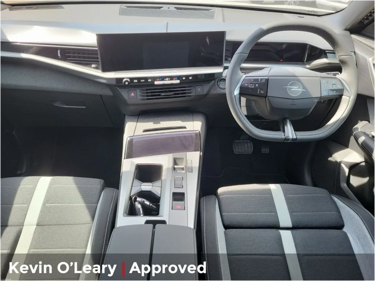Opel Grandland Elegance MHEV 1.2 136BHP Auto - Image 4