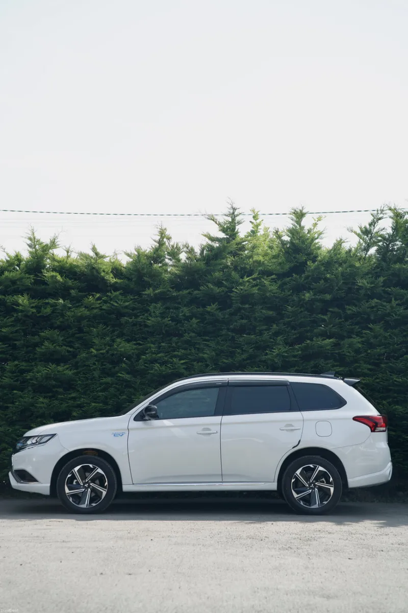 Mitsubishi Outlander PHEV 2021- High Spec - Image 6