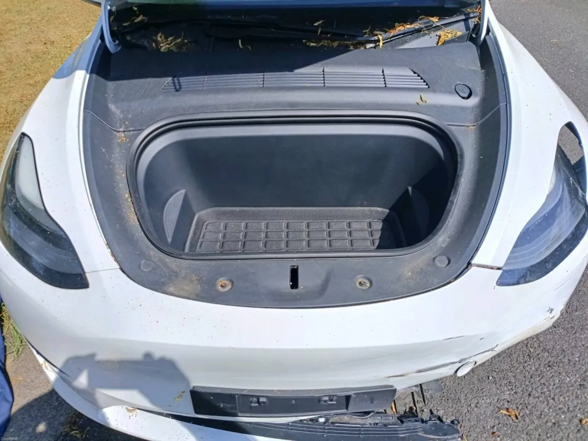 DEPOSIT TAKEN! 2024 Tesla model y RWD long range - Image 3