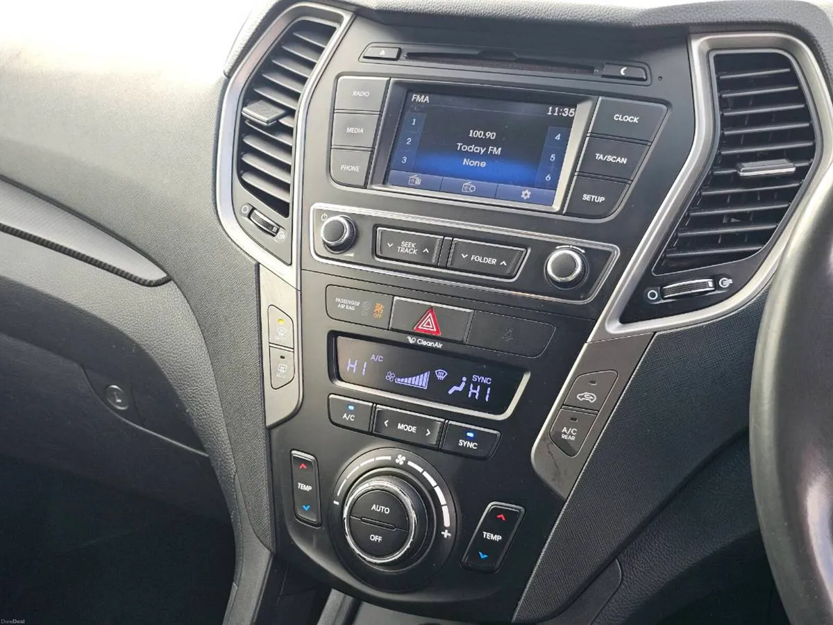 2017 Hyundai Santa Fe executive - Image 4