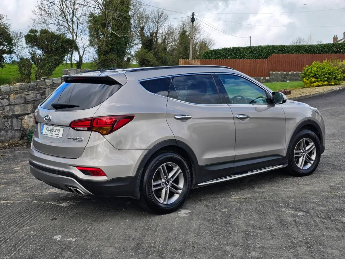 2017 Hyundai Santa Fe executive - Image 6