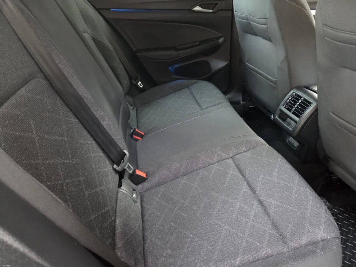 Volkswagen Golf 1.5 TSI PETROL - Image 6
