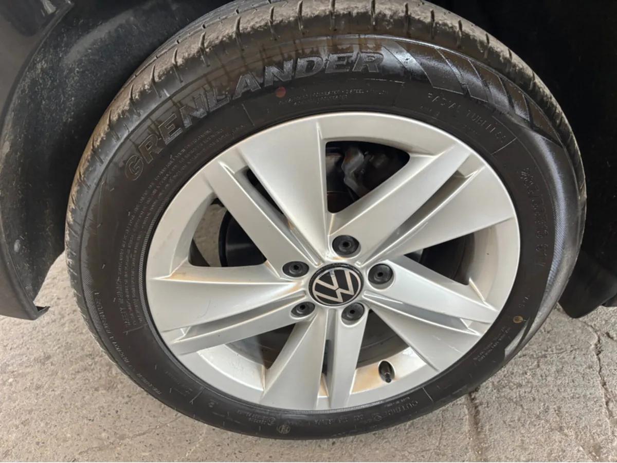Volkswagen Golf LIFE 2.0 TDI 115HP 5DR With Satnav - Image 3