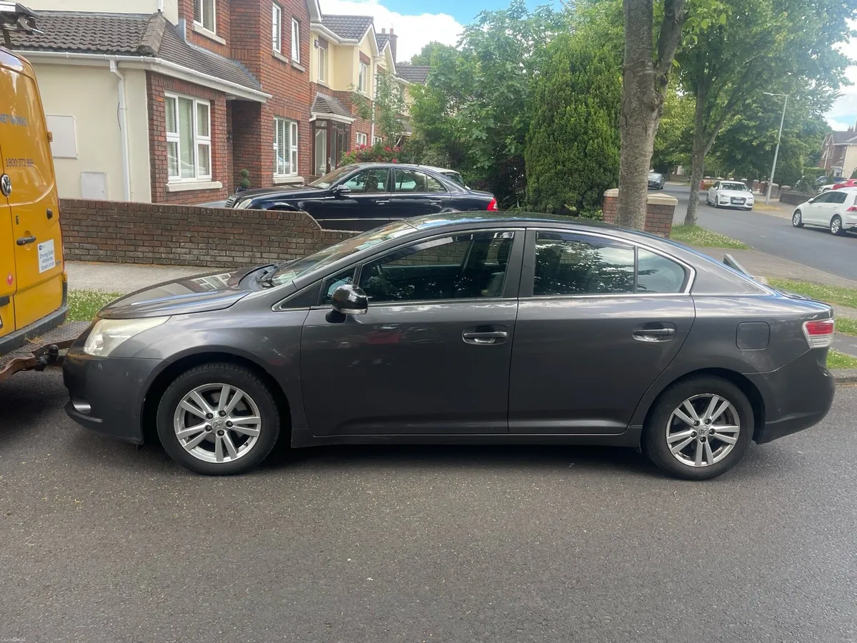 2011 Toyota avensis 1.6l petrol - Image 2