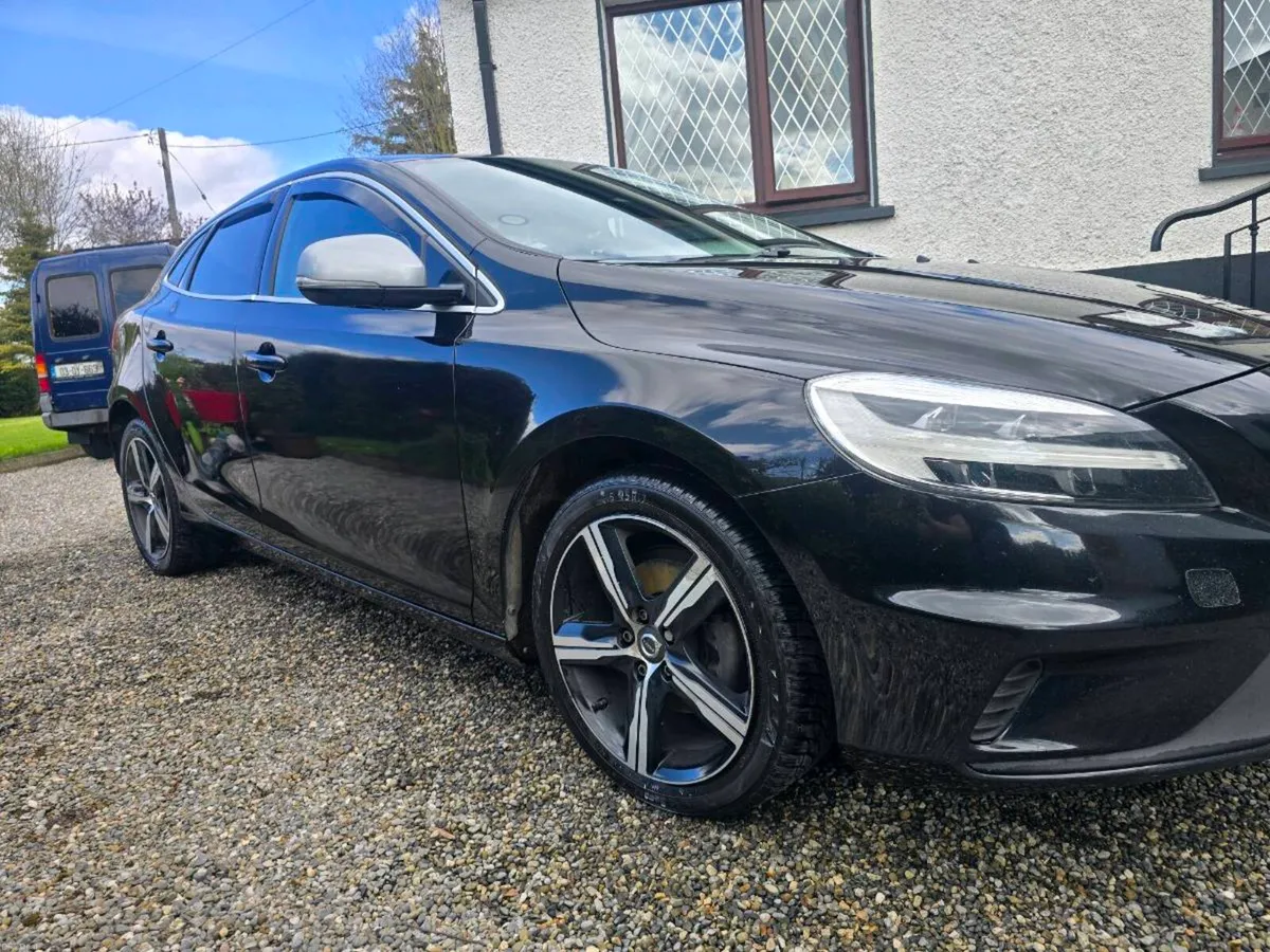 Volvo v40 r design - Image 2