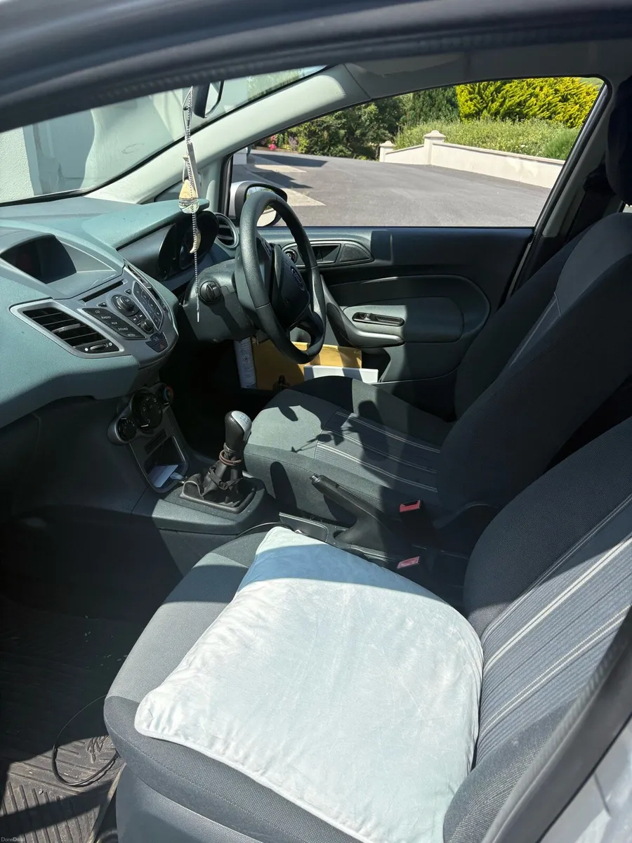 2010 ford fiesta - Image 5