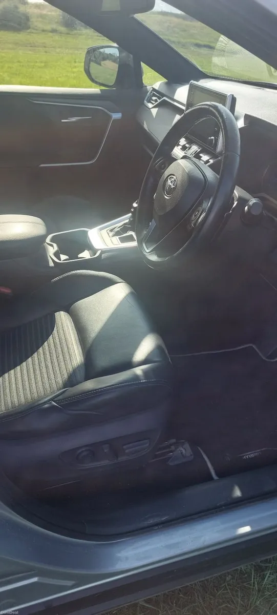 Toyota RAV4 Hybrid - Image 2