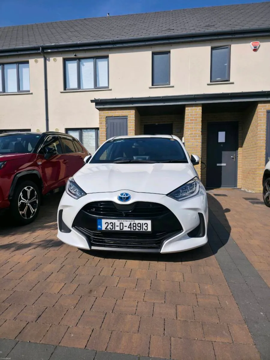 Toyota Yaris Hybrid Z, half leather seats, 360 cam - Image 1