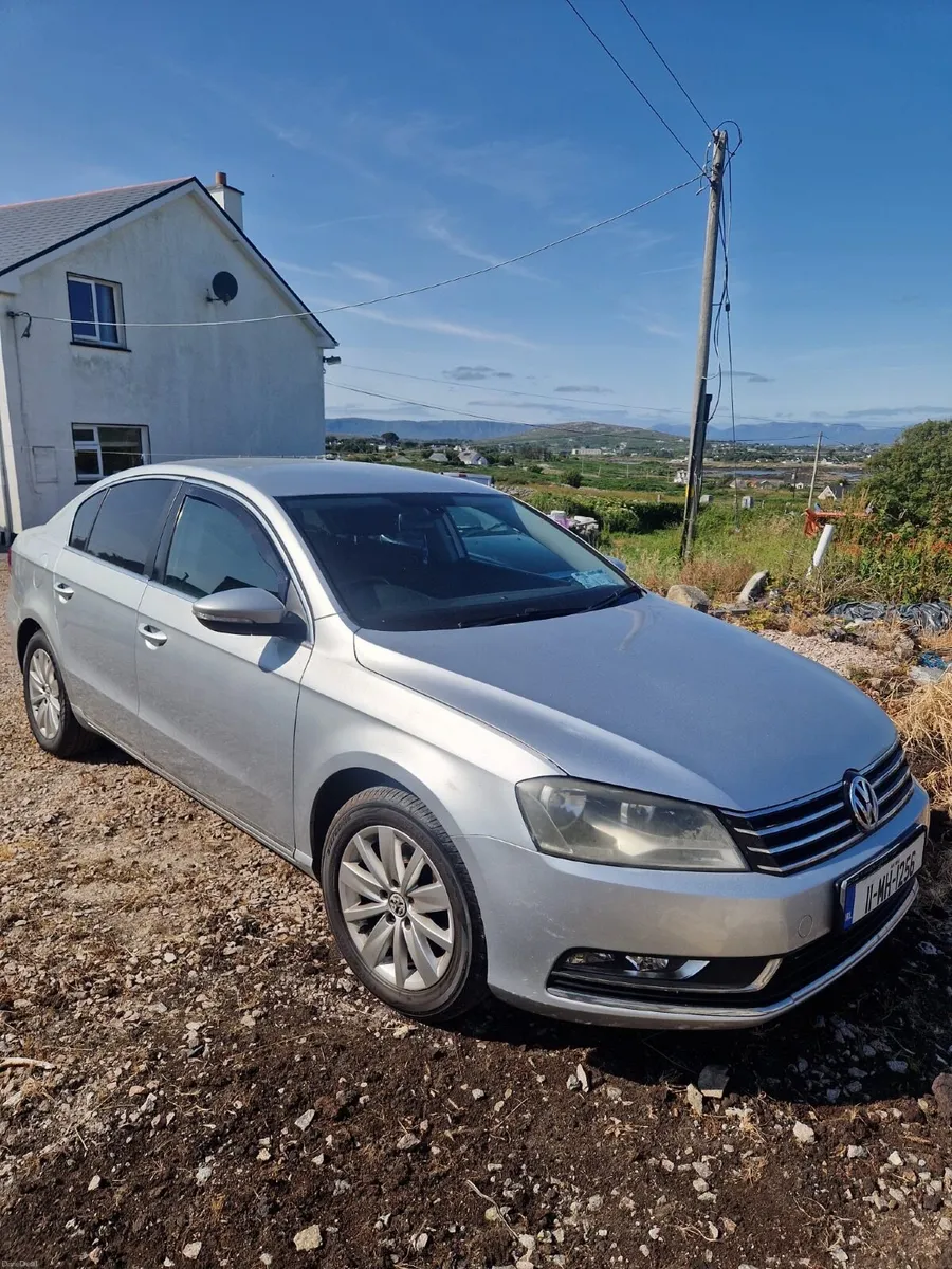 Volkswagen Passat 2011 - Image 2