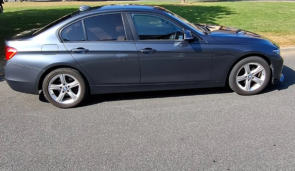 BMW 3-Series 2014 - Image 2
